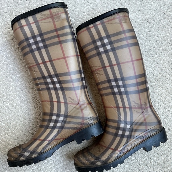 BURBERRY House Check Pattern Rubber Rain Boots - Picture 4 of 6